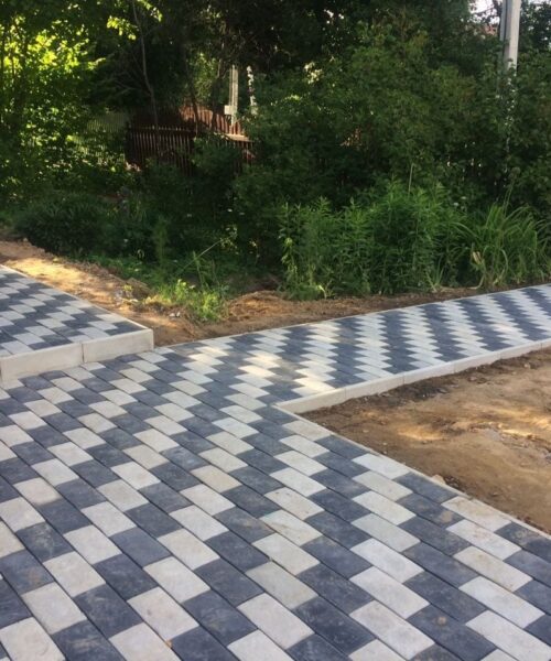 ukladka-trotuarnaya-buljnik-seriy-dacha-min